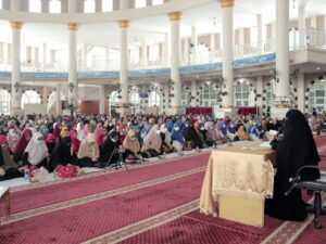 Silfia Naharani Wahdi Menyambut Kedatangan Pendakwah Umi Pipik di Masjid Taqwa Kota Metro
