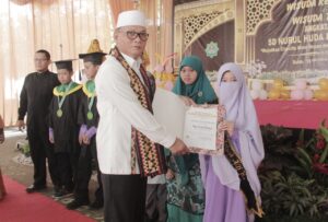 Qomaru Zaman Hadiri Wisuda Tahfidz Di SD Nurul Huda Metro