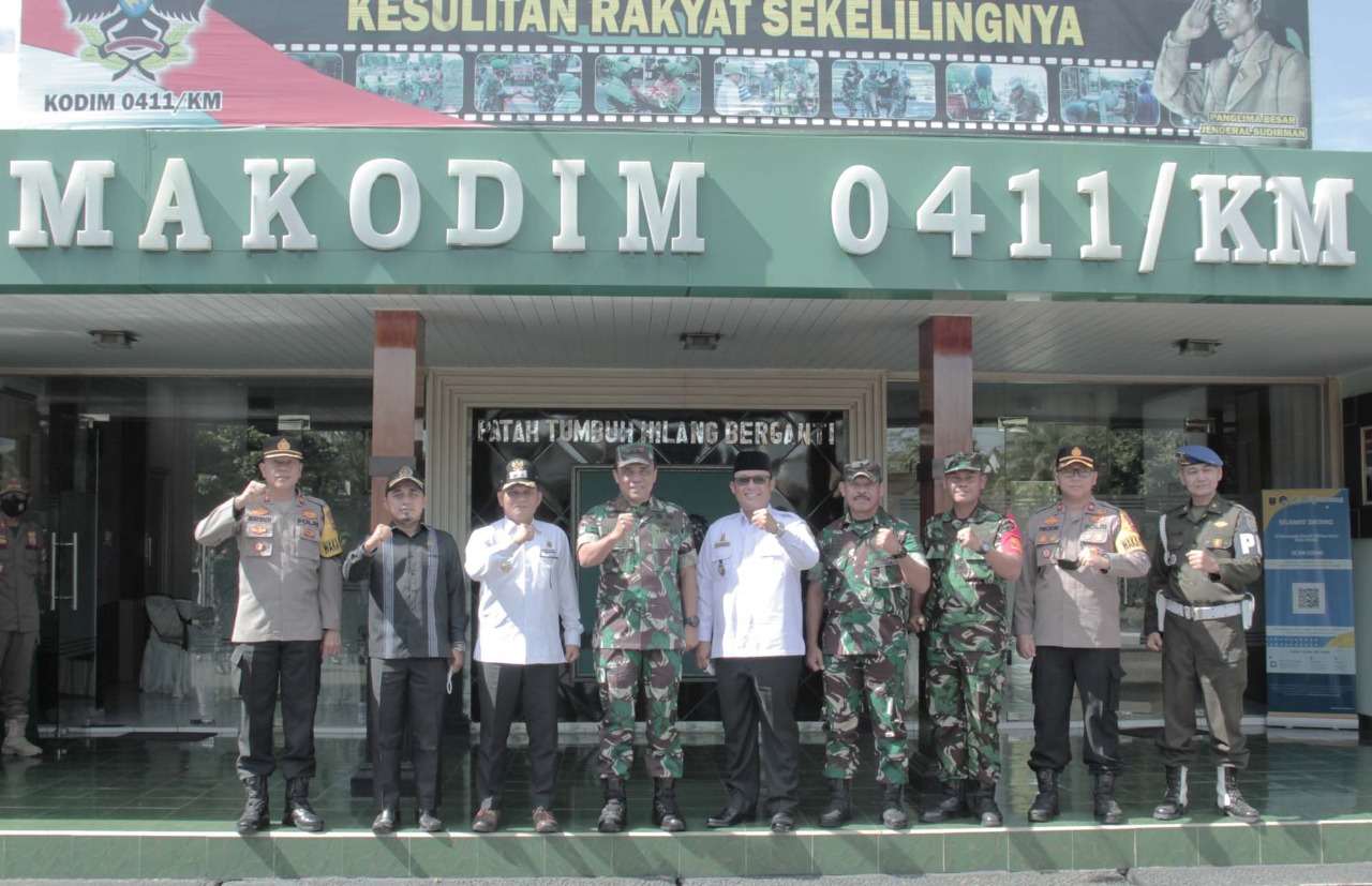 Qomaru Zaman Hadiri Kegiatan Pengawasan dan Evaluasi TNI Manunggal Membangun Desa ke-113 Tahun 2022 di Kodim 0411/KM