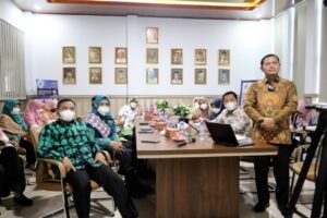 Wakil Walikota Metro Bersama Ketua TP-PKK Kota Metro Lakukan Pendampingan Lomba PJAS Aman di SMP Muhammadiyah Ahmad Dahlan