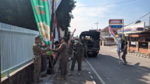 Satpol PP Kota Metro Gelar Penertiban Atribut dan Banner