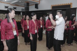 Walikota Metro Melepas Peserta Pesparawi Metro