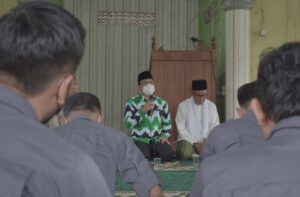 Wahdi Jadi Khotib Salat Jumat di Masjid Al-Falah, Margorejo