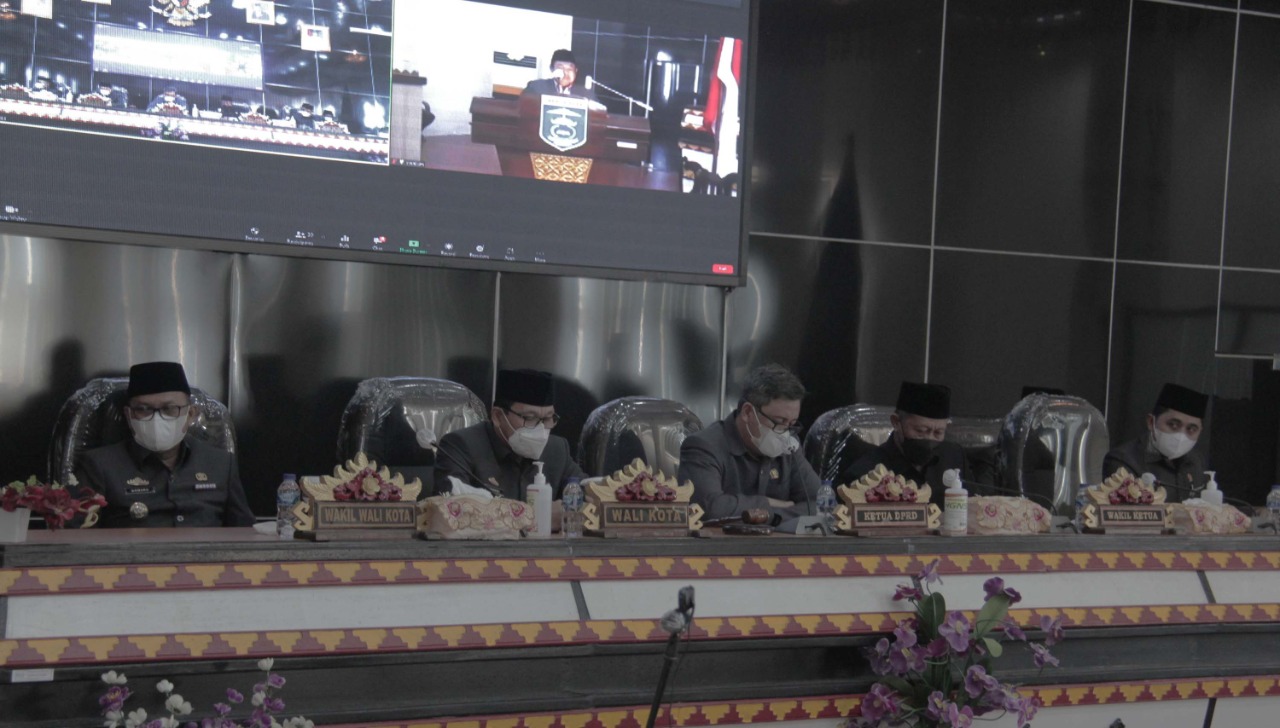 Walikota dan Wakil Walikota Hadiri Rapat Paripurna DPRD Kota Metro Tentang Pandangan Umum Fraksi