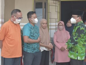 Walikota Wahdi Meninjau Lokasi Rumah Kebakaran di Metro Pusat