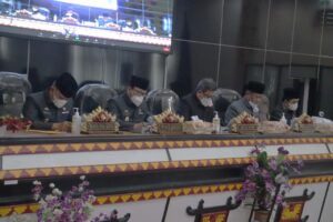 Walikota dan Wakil Walikota Ikuti Rapat Paripurna DPRD Kota Metro