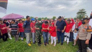 Walikota Metro Melepas Peserta Lomba Jalan Sehat di Hadimulyo Barat