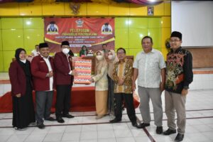 Wahdi Hadiri sekaligus Mengikuti Pelepasan Mahasiswa Pascasarjana IAIN Metro