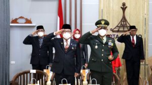 Walikota Metro Ikuti Upacara Penurunan Bendera Merah Putih Di Istana Negara Secara Virtual