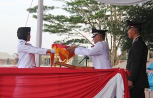 Wakil Walikota Metro Pimpin Upacara Penurunan Bendera Merah Putih