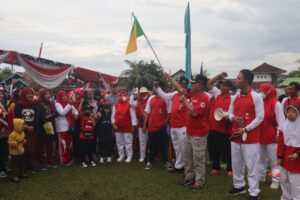 Wakil Walikota Metro Lepas Peserta Jalan Sehat di Tejoagung dan Tejosari