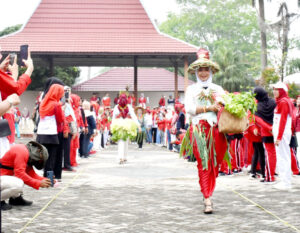 Walikota Metro Menjadi Juri Agroceria Fashion Show (AFS)