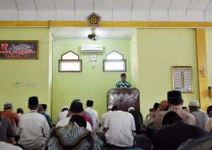 Wahdi Isi Khotbah Pada Salat Jumat di Masjid Ad-Dakwah, Hadimulyo Barat