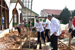 Wakil Walikota Metro Hadiri Renovasi Masjid AL-Firdaus SMA Negeri 2 Metro