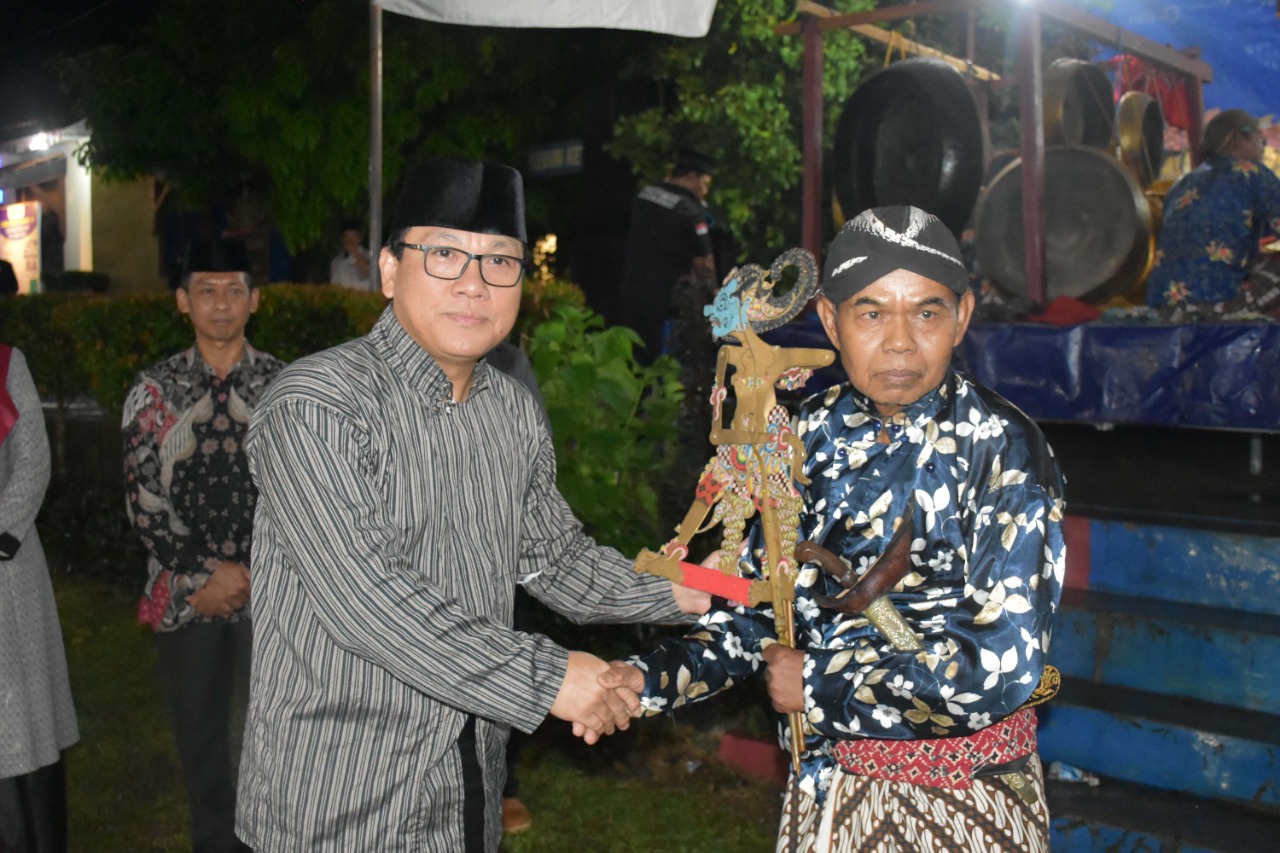 Wayang Kulit, Jadi Hiburan HUT RI Ke-77 dan HUT ke-21 Kelurahan Purwoasri