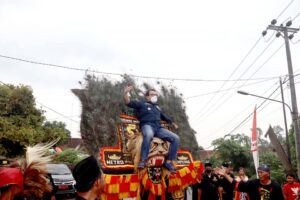 Walikota Metro Hadiri Pentas Seni Budaya Debus Surosowan dan Reog Ponorogo