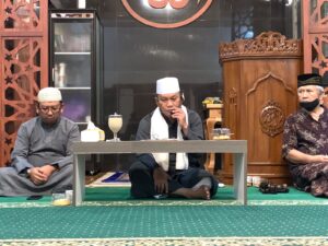 Qomaru Zaman, Jadi Imam dan Isi Kultum Saat Solat Subuh