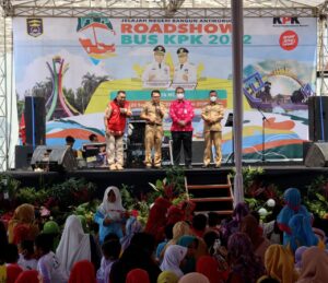 Walikota dan Wakil Walikota Metro, Kunjungi Pelayanan Publik Roadshow Bus KPK 2022