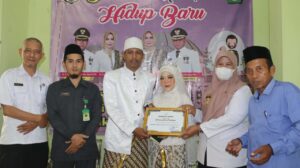 Staf Ahli III Juni Kuswati Hadiri Fasilitasi Nikah di  KUA Metro Barat