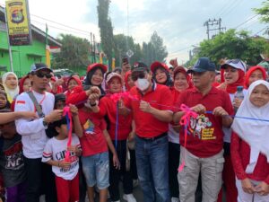 Walikota Metro Wahdi Melepas Jalan Sehat Kemerdekaan