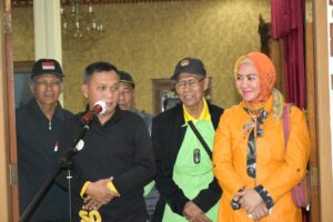 Qomaru Zaman Lepas Rombongan PWRI Kota Metro , Kungker ke Kota Cilegon