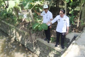 Tinjau Irigasi dan Jalan, Wahdi Imbau Warga Turut Jaga Tanggungjawab