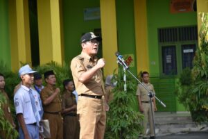 Jadi Inspektur Upacara di SMKN 3 Metro, Wahdi Tanamkan Mental Disiplin dan Cinta Tanah Air