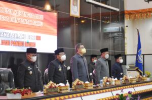 Walikota Hadiri Paripurna DPRD Kota Metro