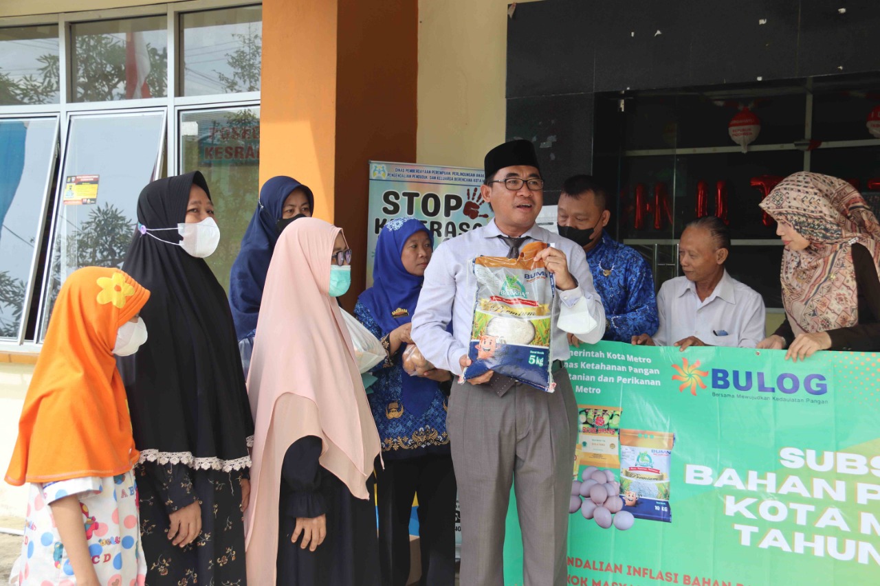 Pemerintah Kota Metro Gelar Penyaluran Subsidi Bahan Pangan Kepada Masyarakat Metro