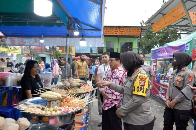 Dukung MB2, Walikota Metro Resmikan Culinary Night