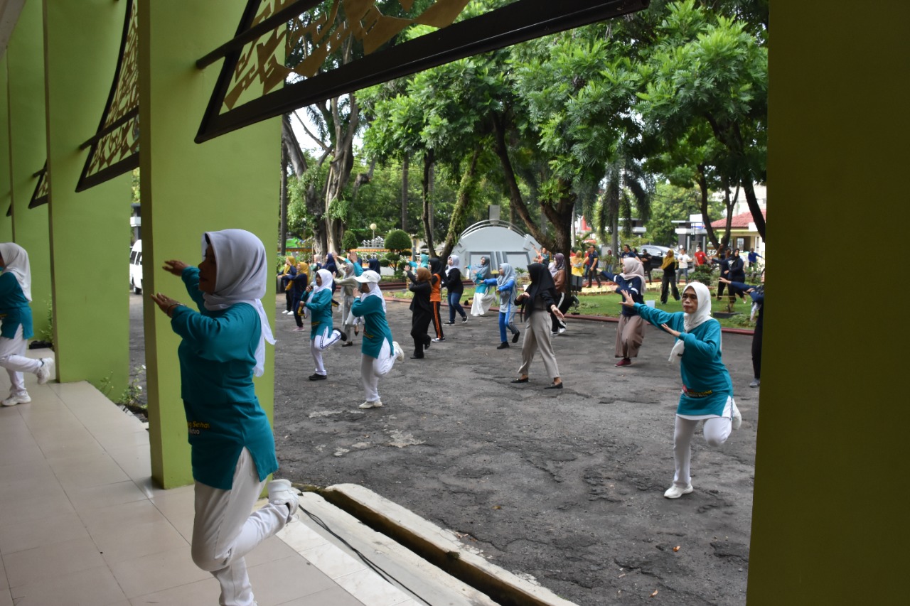 Silfia Naharani Wahdi Ajak Pegawai Pemerintahan Kota Metro Berolahraga