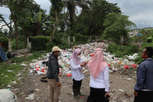 Kadis LH dan Camat Metro Utara Tindaklanjuti Laporan Warga Terkait Sampah
