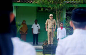 <strong>Jadi Pembina Apel, Wahdi Ajak Para Siswa SMAS Kartikatama Kejar Prestasi</strong>