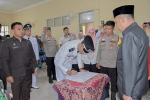 Sartijab Lurah Yosomulyo dan Hadimulyo Timur, Asisten I Berpesan Untuk Tidak Mudah Puas