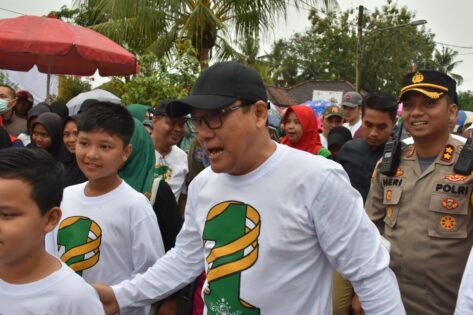 Meski Gerimis, Warga Tetap Antusias Ikuti Jalan Sehat 1 Abad NU