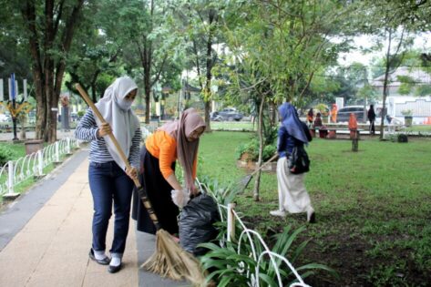 ASN Pemkot Metro Jumat Bersih di Ruang Publik
