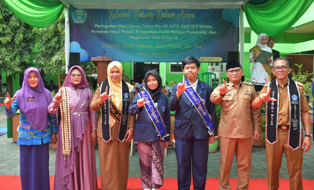 Wakil Walikota Metro Hadiri HUT SMPN 3 Metro