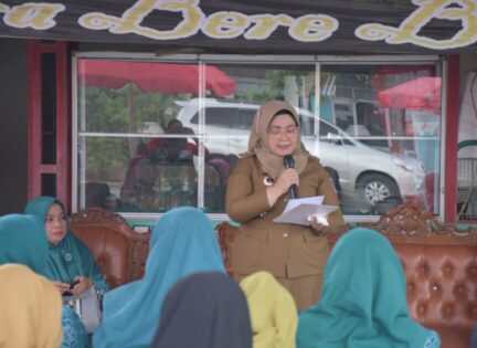 Dukung UMKM di Bulan Ramadhan, Siti Aisyah Buka Pasar Senja Metro Selatan