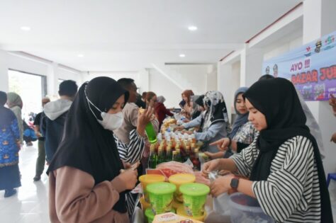 Bazar Jumat, Asisten II Kota Metro Himbau Masyarakat untuk Belanja Sesuai Kebutuhan