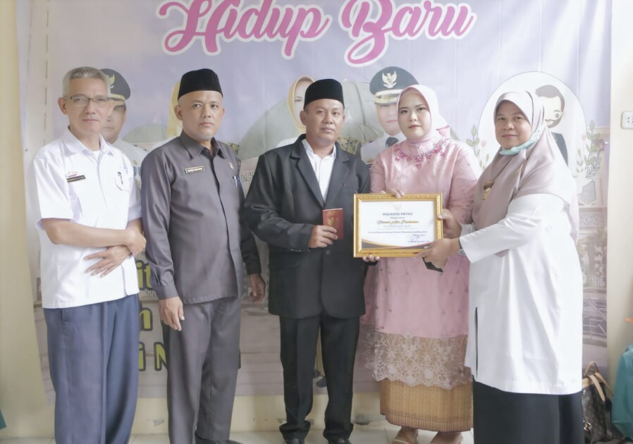 Dwi Efendi dan Feni Arnita, Ikuti Fasilitas Nikah di KUA