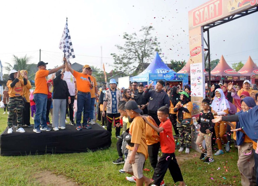 Walikota Metro Lepas Peserta Jalan Sehat Kelurahan Rejomulyo