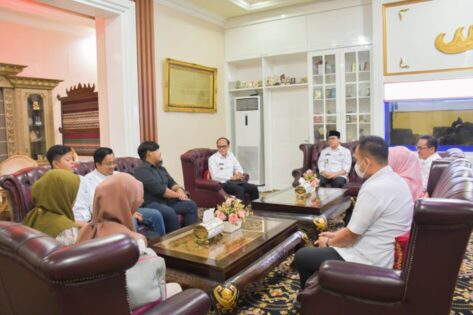 Audensi bersama Tim Tenaga Ahli Pembuatan KLHS, Wahdi Minta Terus Memperhatikan Alih Fungsi Lahan