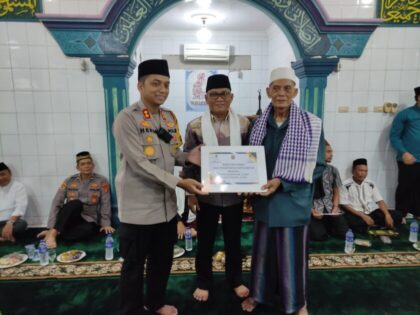 Tim II Safari Ramadhan Berikan 1 Buah Lemari Alumunium ke Masjid Ukhuwatul Ummah Metro