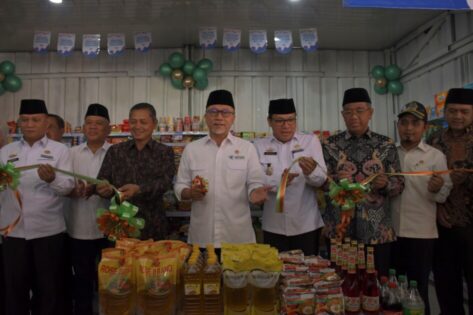 Zulkifli Hasan Meresmikan Warung MuAD Peletakan Batu Pertama Pembangunan Tren Mart di Pondok Pesantren Ahmad Dahlan