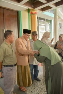 Tampak Semangat Ratusan Masyarakat Hadiri Open House di Rumah Dinas Walikota Metro