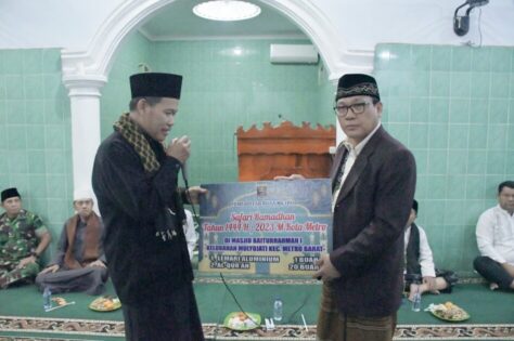 Safari Ramadhan di Masjid Baiturrahman, Pemkot Metro Beri Bantuan Lemari dan Al-Qur’an