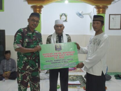 Safari Ramadhan di Banjarsari, Qomaru Zaman Beri Bantuan ke Musholla Al-Ikhlas