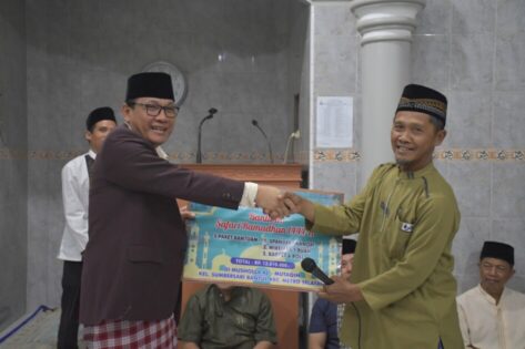 Serahkan Bantuan Saat Safari Ramadhan, Wahdi Mengupayakan Rata se Kota Metro