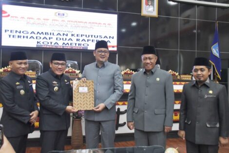 Sidang Paripurna, Walikota Metro dan DPRD Sepakat Dukung 2 Raperda Baru untuk Kemajuan Teknologi dan Ekonomi