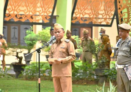 Jadi Pembina Apel, Qomaru Ajak ASN Terapkan Panca Prasetya dalam Kehidupan Sehari-hari